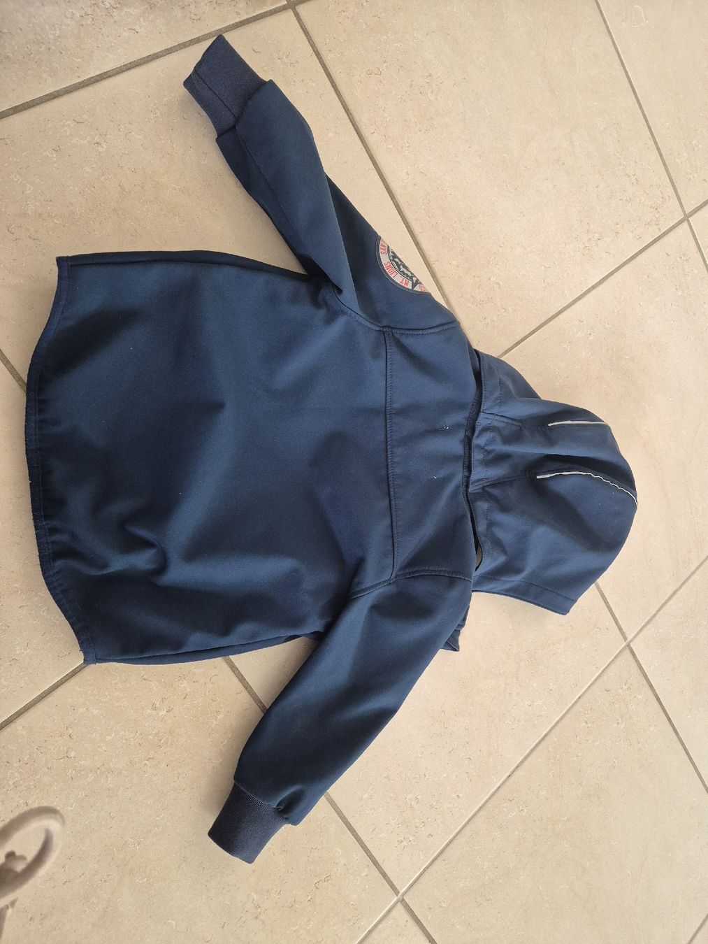H&M Vestes & Manteaux: H&M Softshelljacke dunkelblau Grösse 98  – D'occasion à Adliswil par Stardust11 4