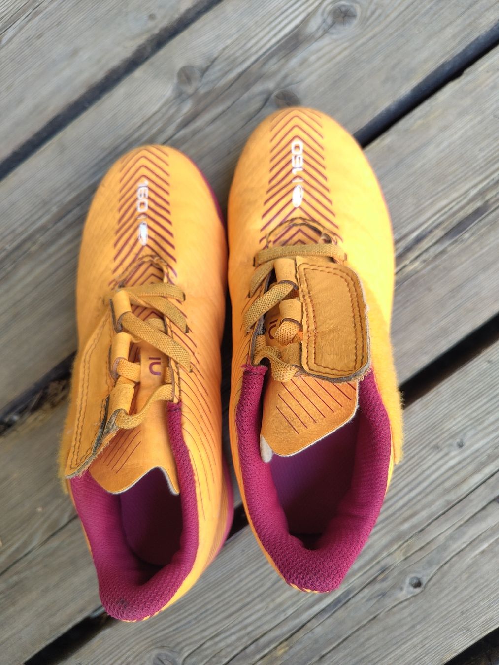 Decathlon Scarpe per ragazzi: Fussballschuhe Kipsta orange Grösse 31 – Usato da Wabern venduto da c.trachsel 1