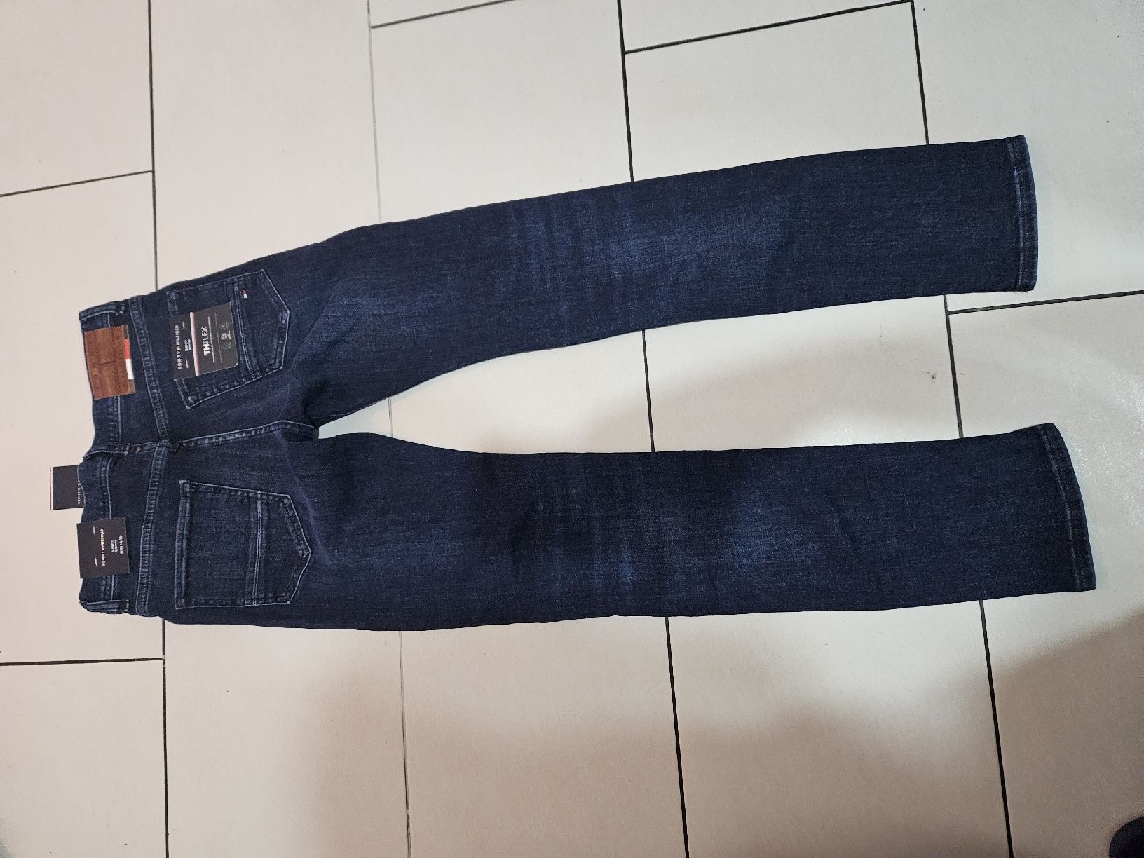 Tommy Hilfiger Jeans: Tommy Hilfiger Jeans 2 Stück Neu – Nuovo e nell'imballaggio originale da Magden venduto da regenbogenstern85 3