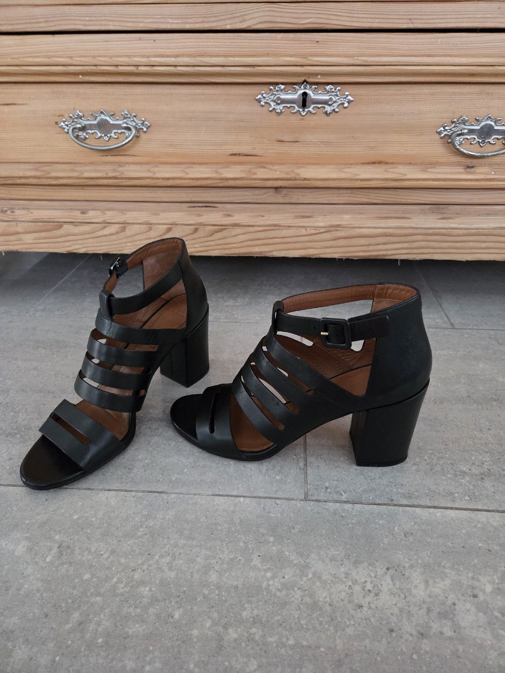 Givenchy Scarpe da donna: schöne Sandalen, Givenchy – Usato da Wiesendangen venduto da Sinhuk 2