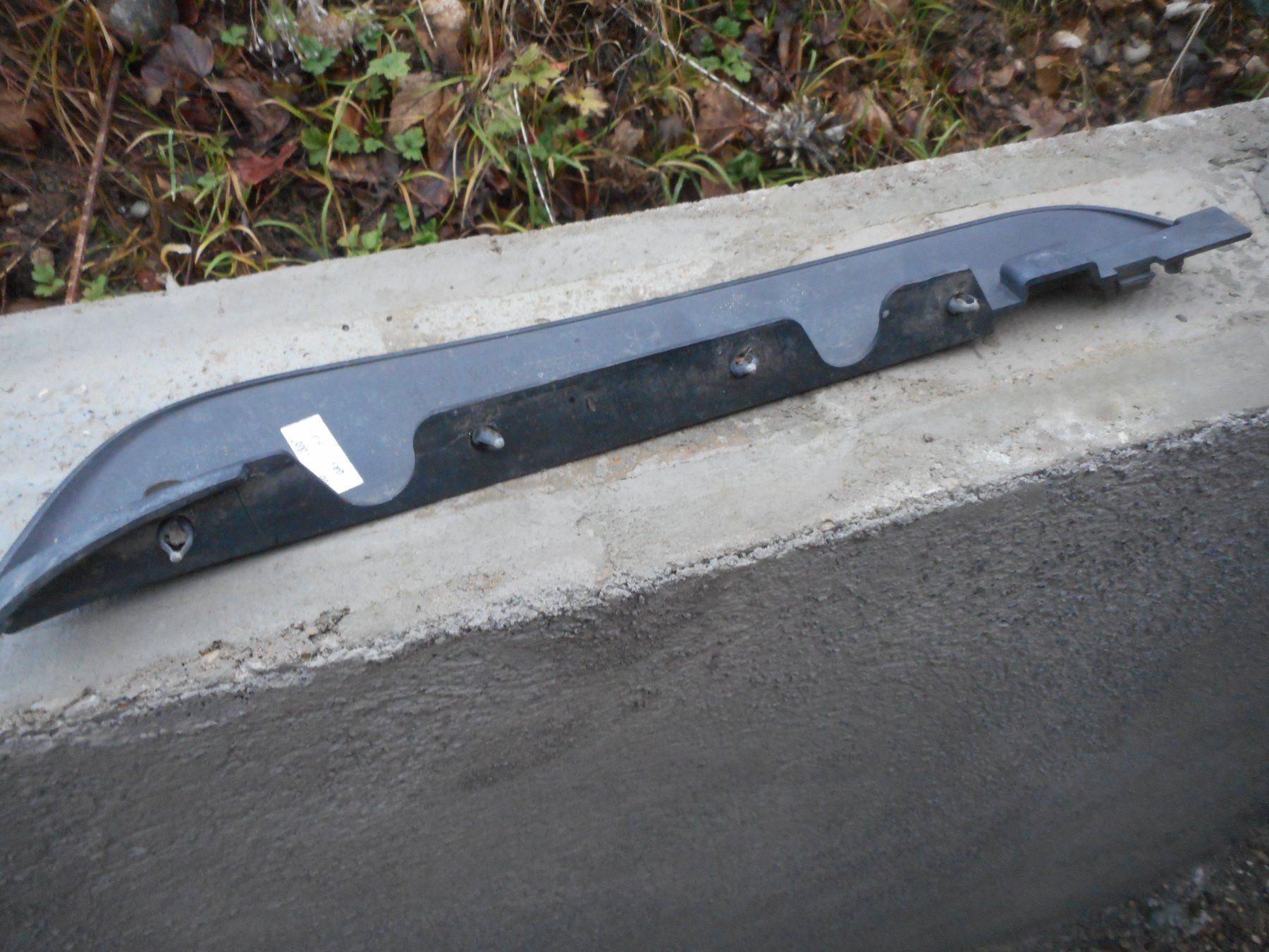 Tutti pezzi di ricambio auto: Range Rover Evoque Spoiler vo re unten – Usato da Bretzwil venduto da gbfluck 1