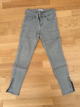 Graue Skinny Jeans