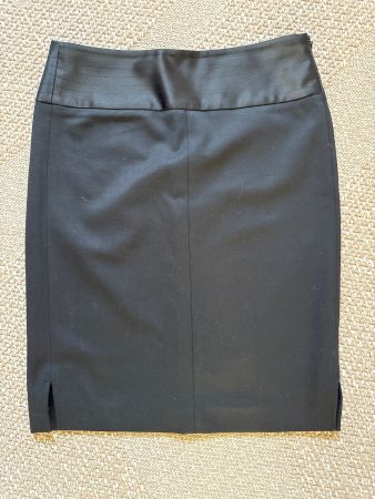 THEROY Elegant Black Pencil Skirt - Perfect for any season!