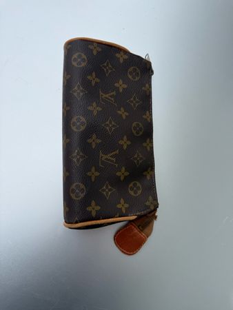 Louis Vuitton Pochette cosmetic pouch brown monogram canvas 
