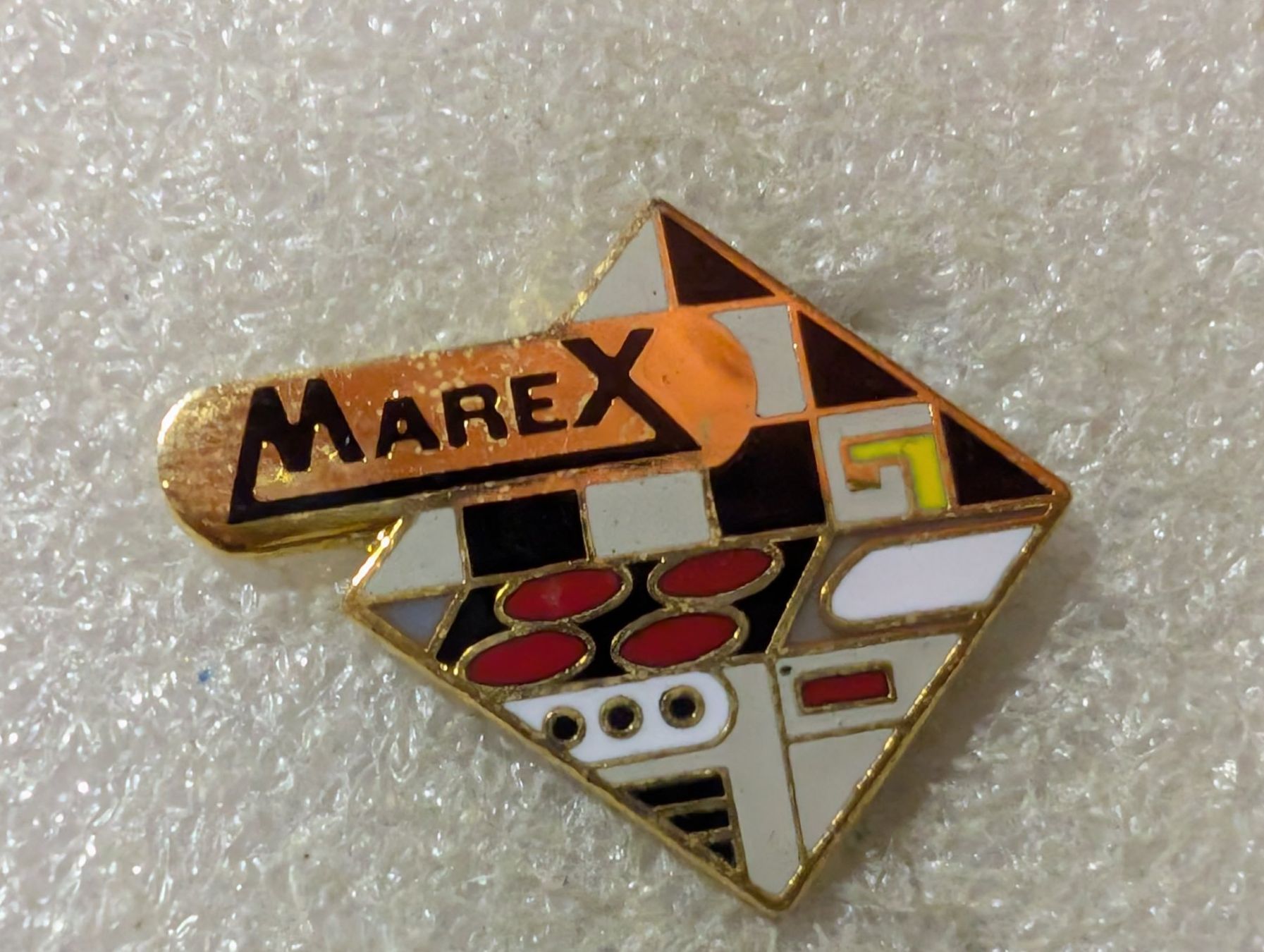 Plaketten & Abzeichen: Ansteckpin 75: Mare X – Gebraucht aus Oppligen von Pin-Fall-Shop
