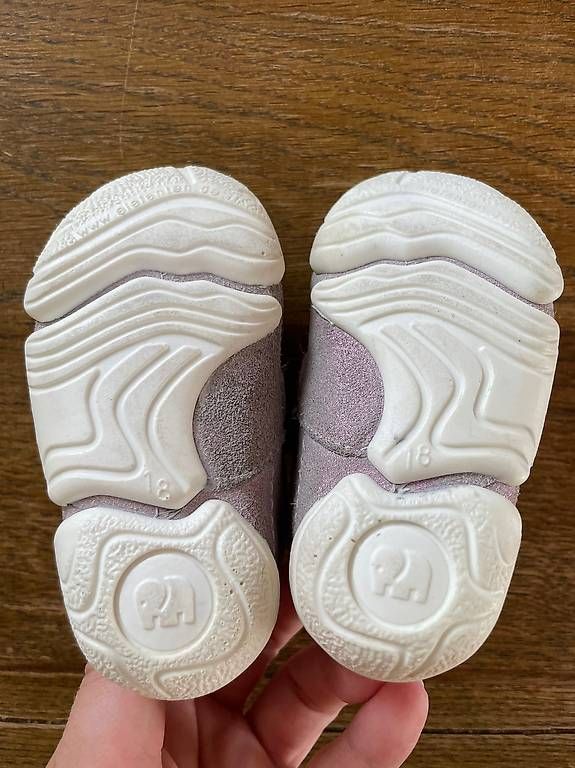 Chaussures garçon: Lauflernschuhe violett-glitzer Nr.18 – D'occasion à Siglistorf par nin_gl2p 2