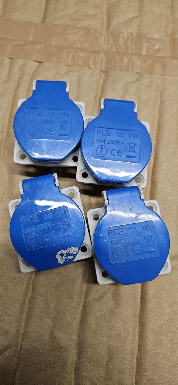 Feller Spine: 4x PCE T23 IP54 Steckdose 16A 250V~  – Usato da Baar venduto da Vel...Baar45 2