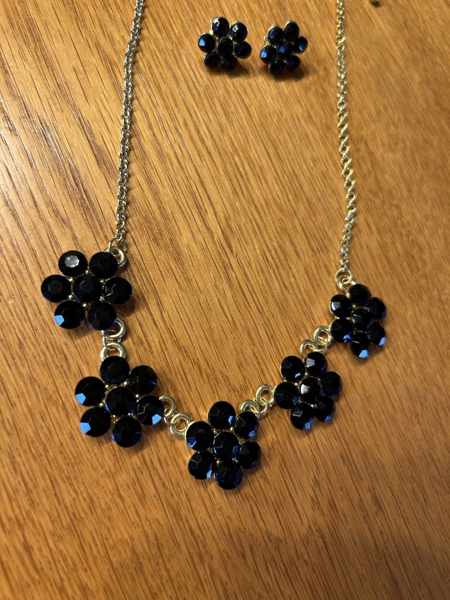 Catenine: Modeschmuck Halskette mit Ohrclips – Nuovo (secondo la descrizione) da Lengnau AG venduto da Mefari