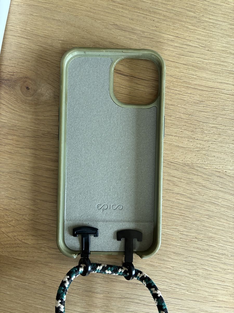 Apple Cover & Protezioni schermo: Handycase Silikon Necklace Case iPhone 13/14  – Usato da Wolfwil venduto da NewGirl 4
