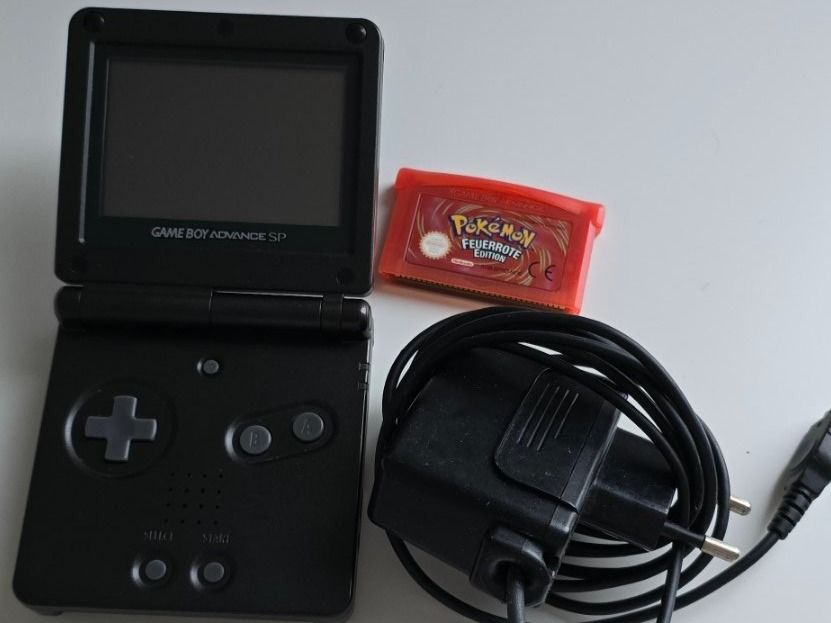 Gameboy Advance SP + Ladegerät + Pokemon Spiel Kaufen auf Ricardo