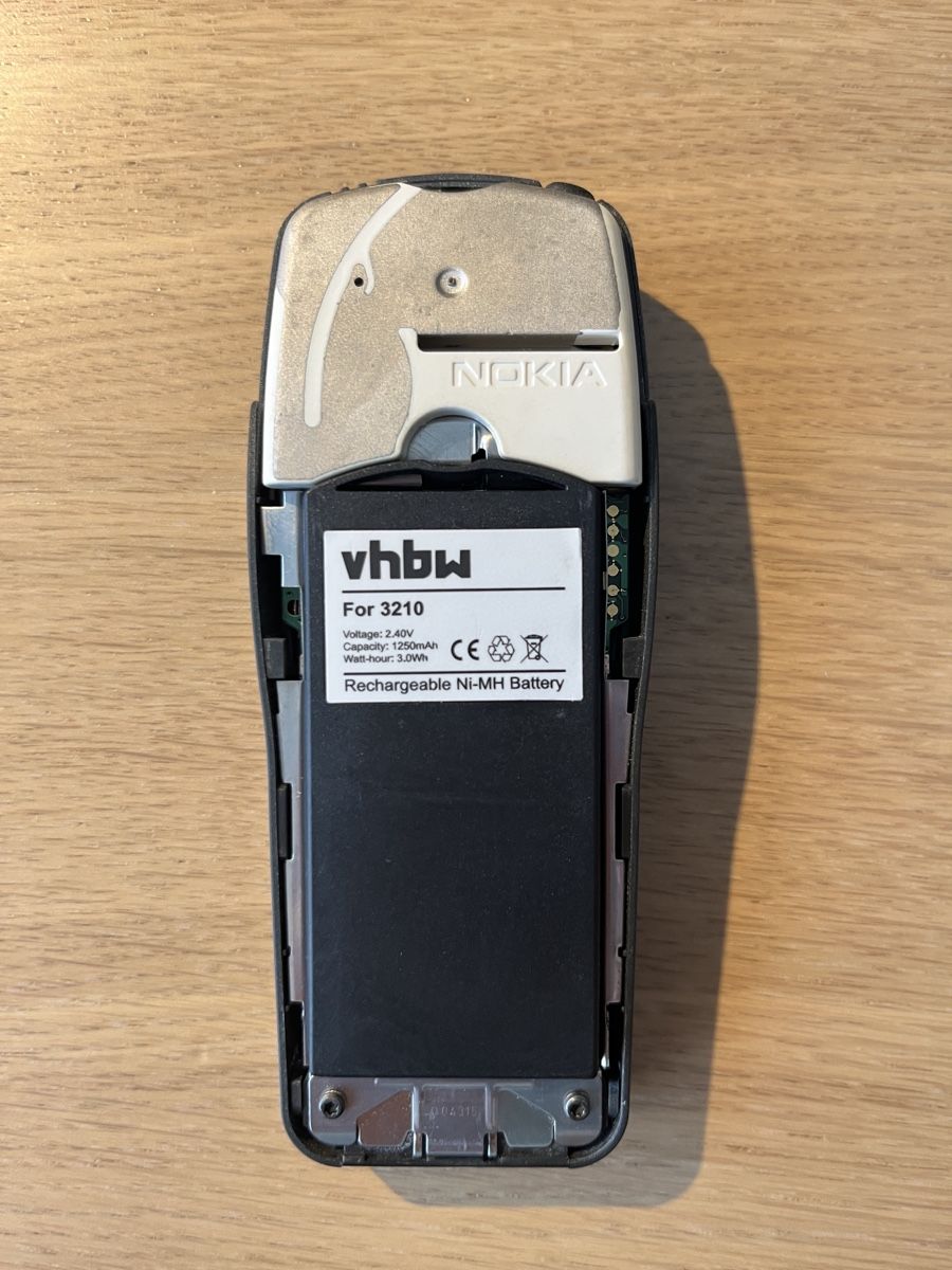 Nokia Telefoni cellulari / Smartphones: Nokia 3210 mobile phone - defekt – Difettoso da Dietlikon venduto da bobbyfolk 3