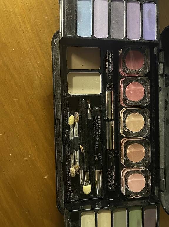 Make-up: Schminkkasten – Gebraucht aus Ittigen von sel_fm7s
