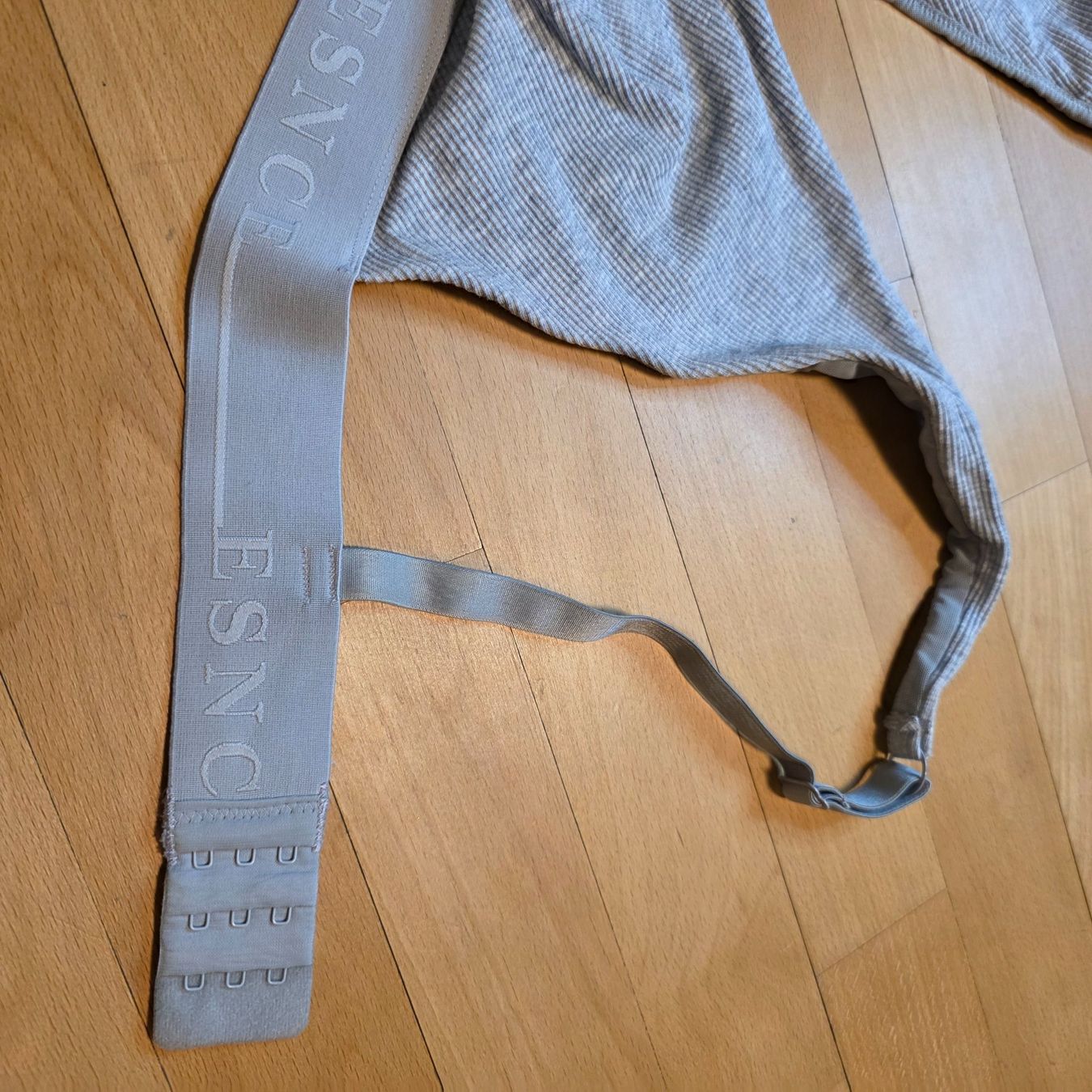 Altra biancheria intima: Esnce Bralette Gr. 40/L Grau – Usato da Wald ZH venduto da CapLux 3