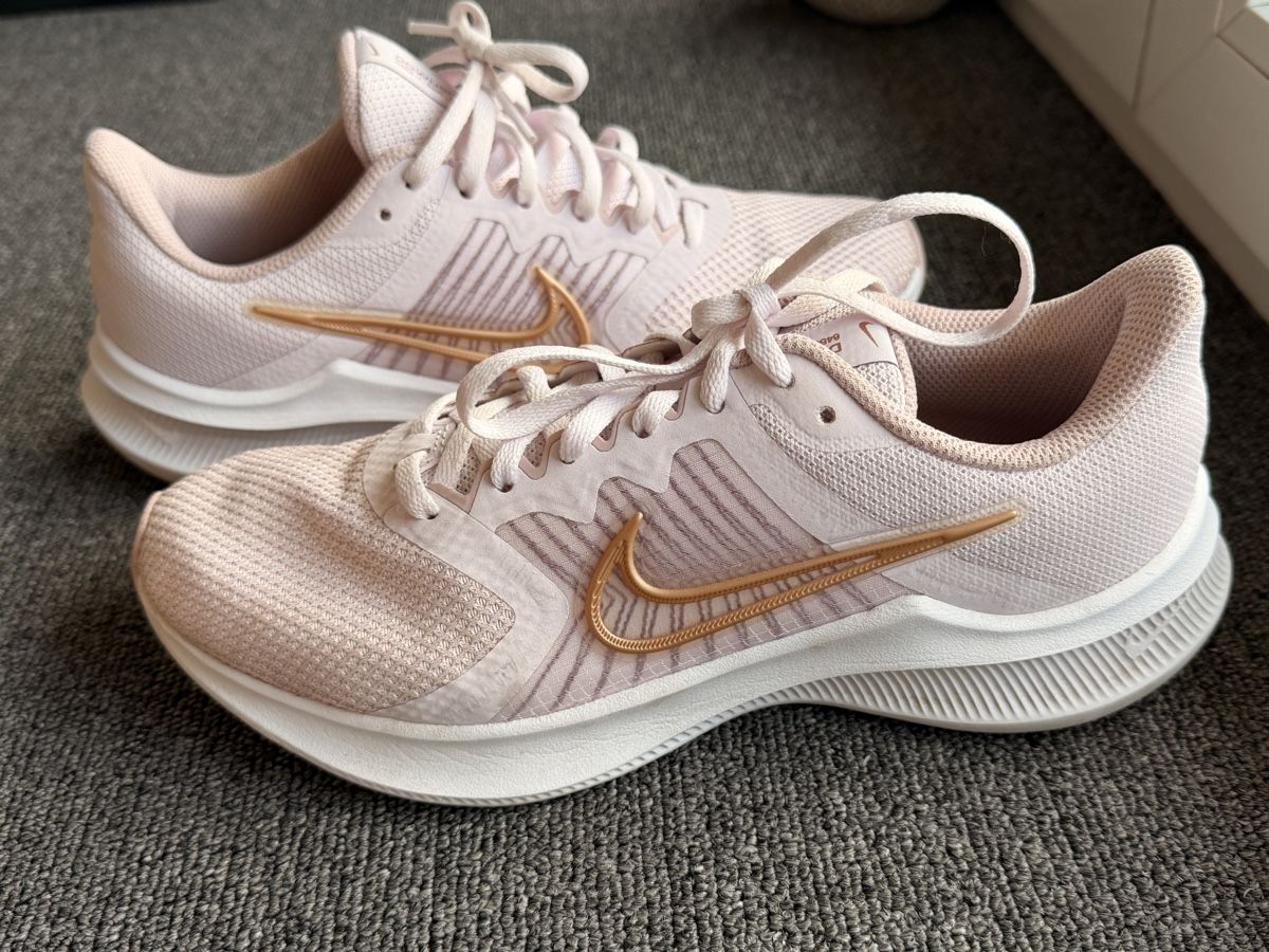 Nike Damenschuhe: Nike Downshifter 11 femmes taille 38 – Gebraucht aus Bulle von LeMoleson