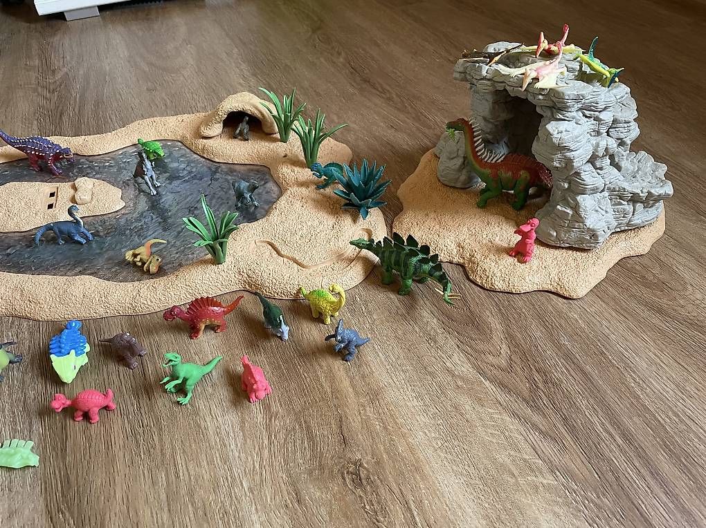 Giocattoli: Dinos – Usato da Thörigen venduto da sabe82