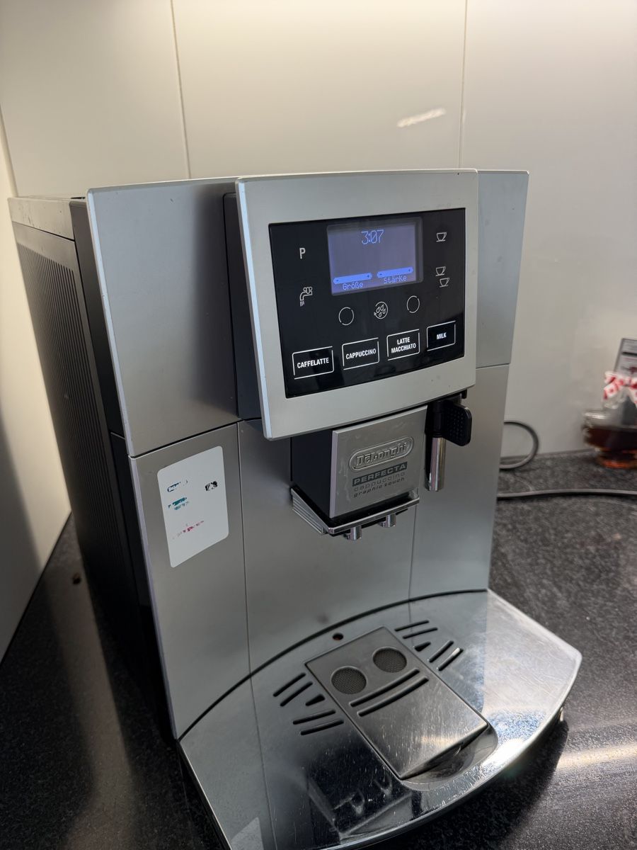 Macchine per caffè & Macchine per espresso: alte Delonghi Kaffeemaschine Vollautomat – Usato da Uster venduto da Ninii003