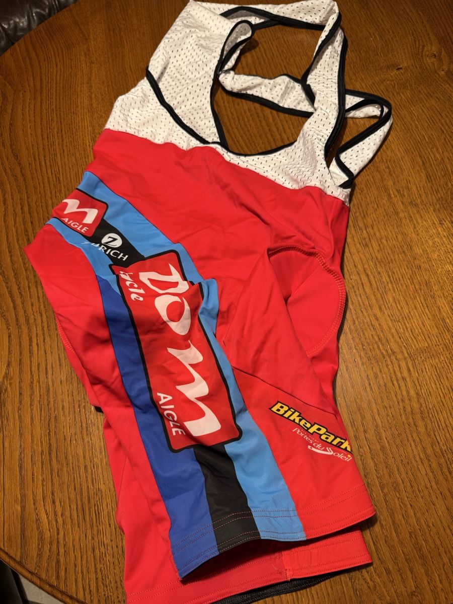 Pantalons: Short vélo – D'occasion à Montsevelier par ber_88db