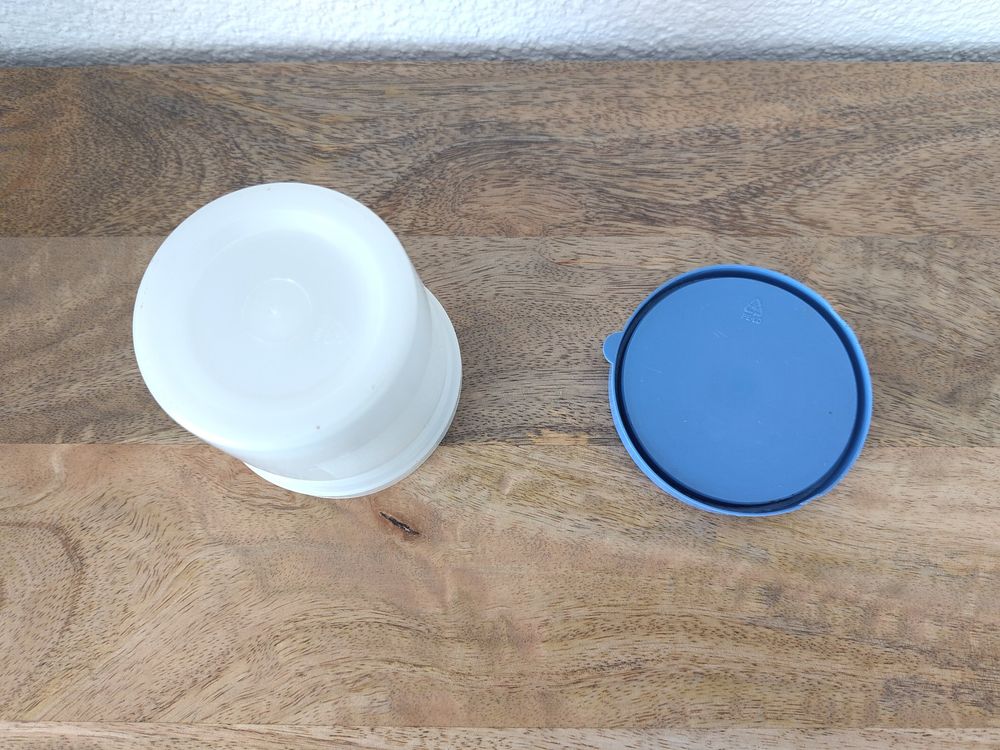 Tupperware Contenitori & Simili: Tupperware Becher Dose blau – Usato da Wangen SZ venduto da scherpa1 2