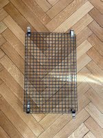 Grilles range-câbles pour table USM