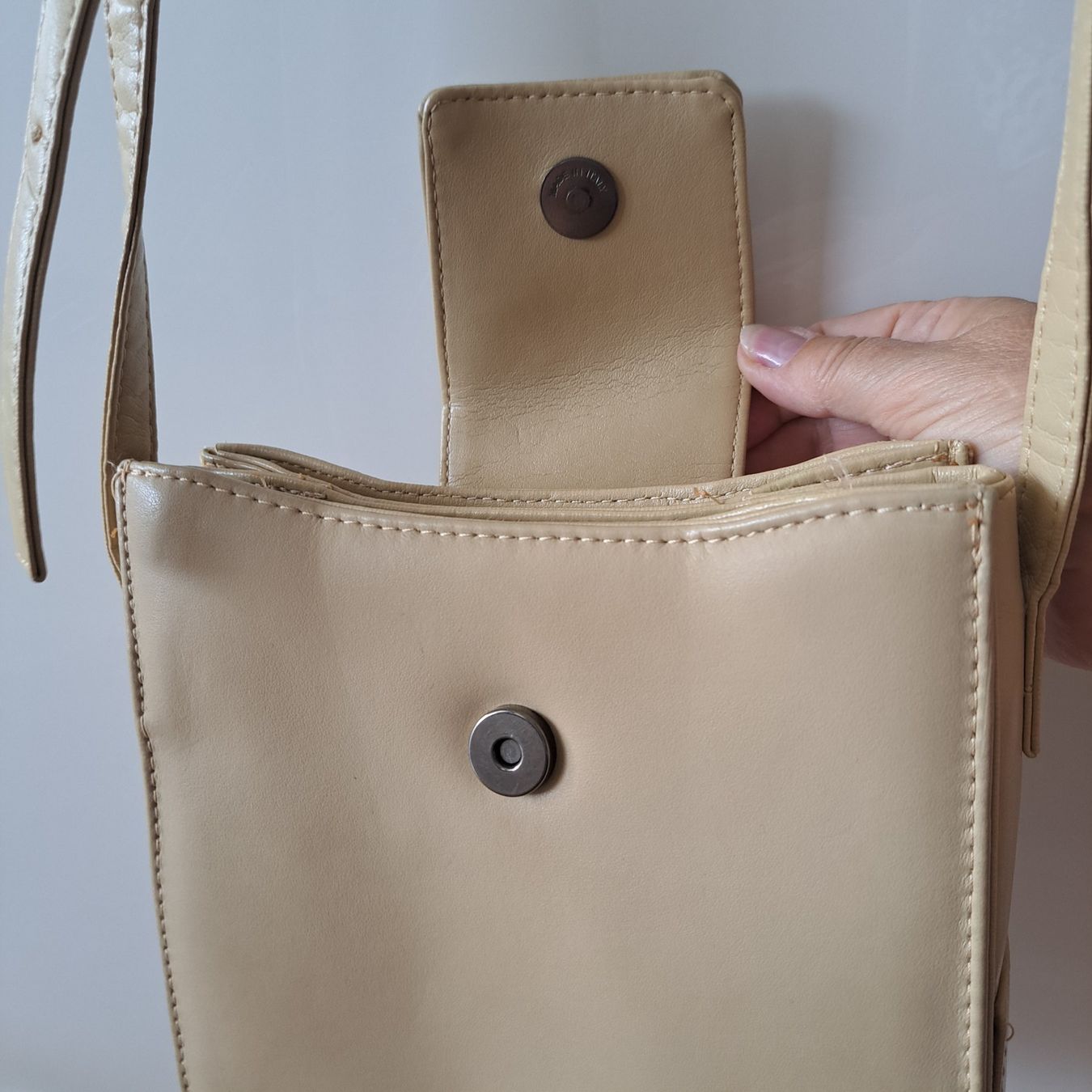 Borse da donna: Elégant sac à main beige – Nuovo (secondo la descrizione) da Le Mont-sur-Lausanne venduto da olatiu 2