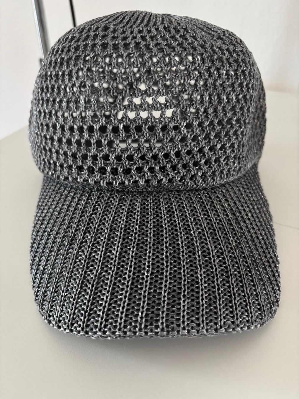 Copricapi, berretti & cappellini: Luftige Schirmmütze, Cap, Silbrig, One Size – Nuovo e nell'imballaggio originale da Bassersdorf venduto da golden_sun 1