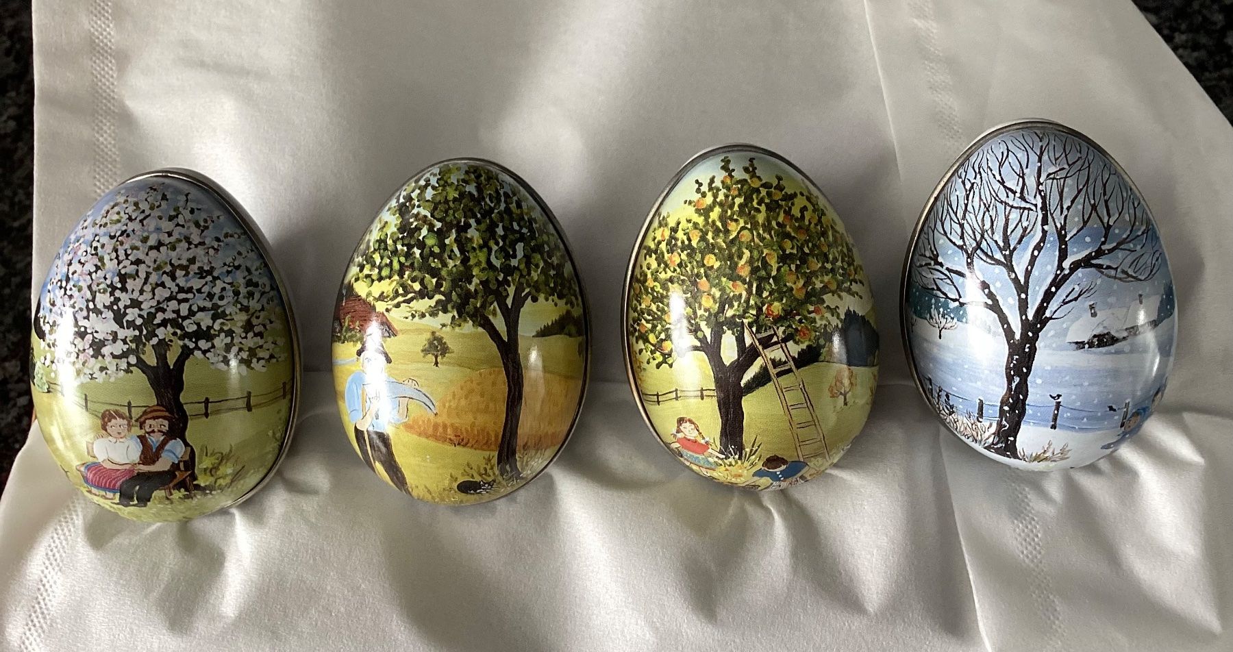 Toutes les décorations: 4 ältere Blech Ostereier / Ostern / Eier – D'occasion à Beinwil am See par kae_gh7c