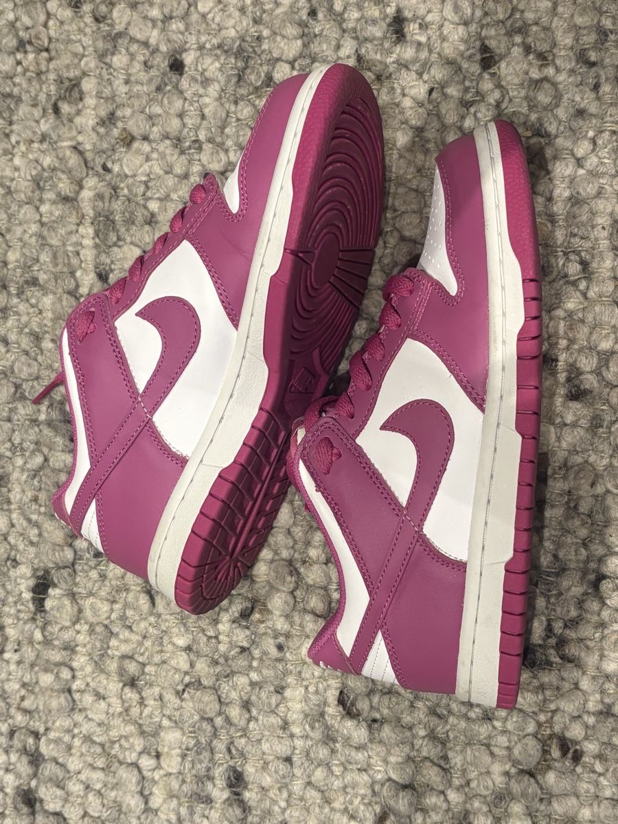 Nike Herrenschuhe: Chaussures Nike rose – Neu (gemäss Beschreibung) aus Mont-sur-Lausanne von Julie_cty 1