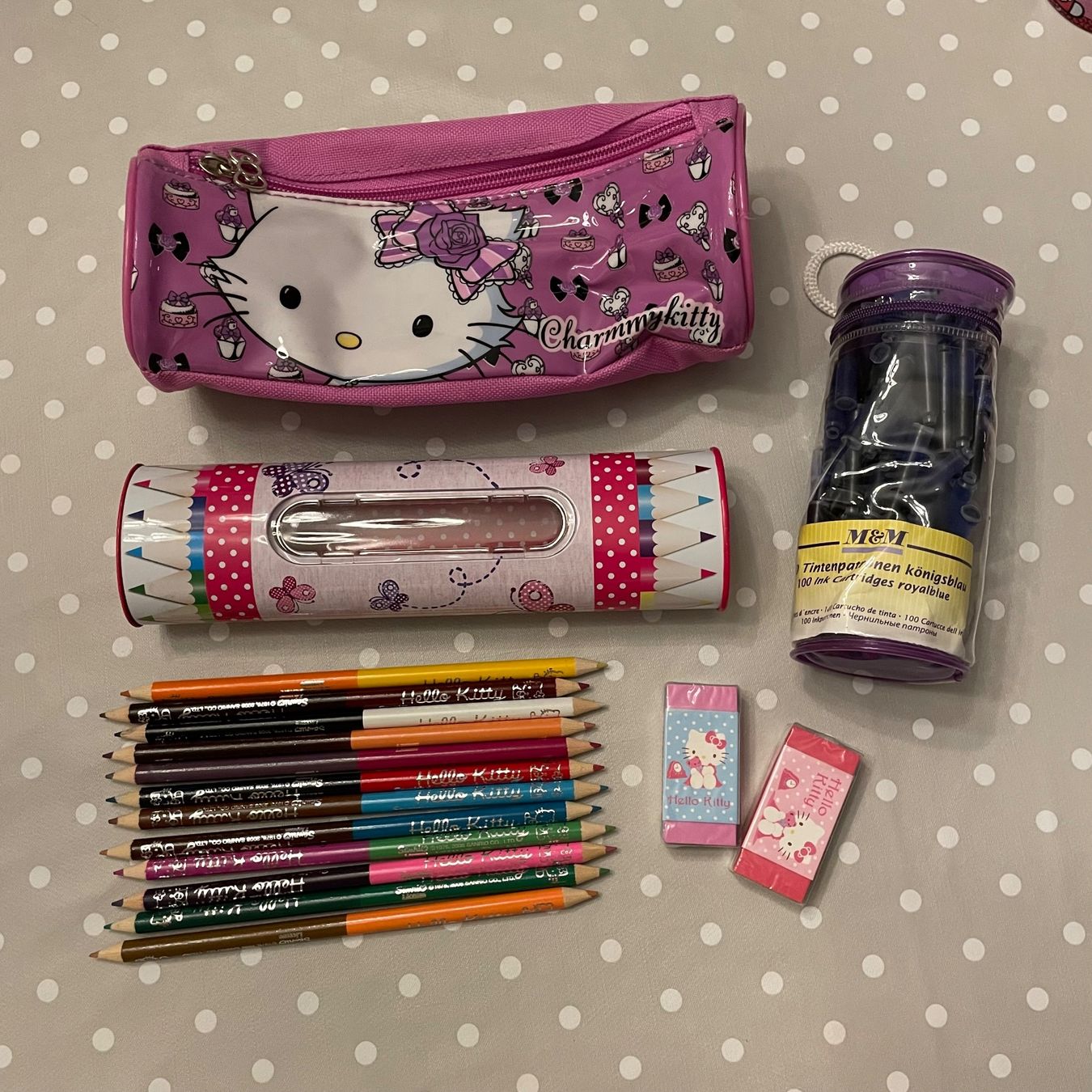 Schüler-Etuis: Hello Kitty Set Federmäppchen, Buntstifte und Spardose – Neu (gemäss Beschreibung) aus Bellach von Lapislazuli_blues