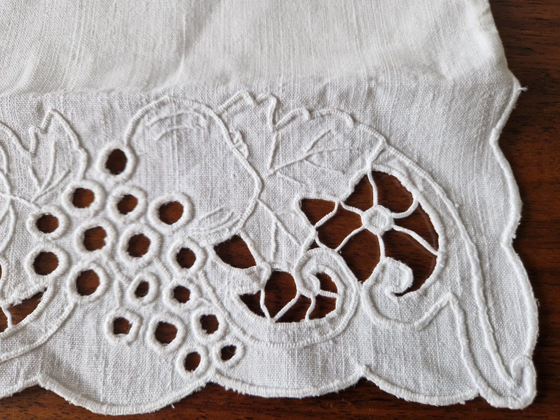 Bettwäsche: Serviettenetui Handbestickt – Gebraucht aus Bern von Antikbatik 6