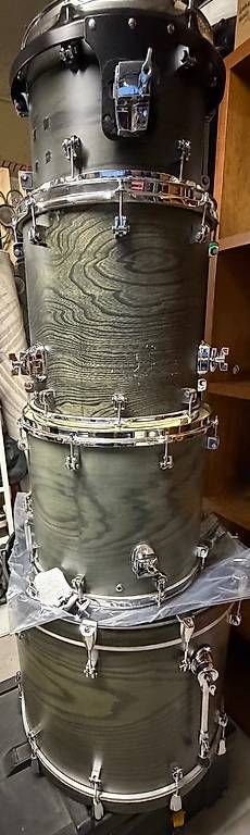 Musikinstrumente: À VENDRE  BATTERIE MAPLE / WHITE ASH  PROTOTYPE UNIQUE !  – Gebraucht aus St-Blaise von Drummerone 1