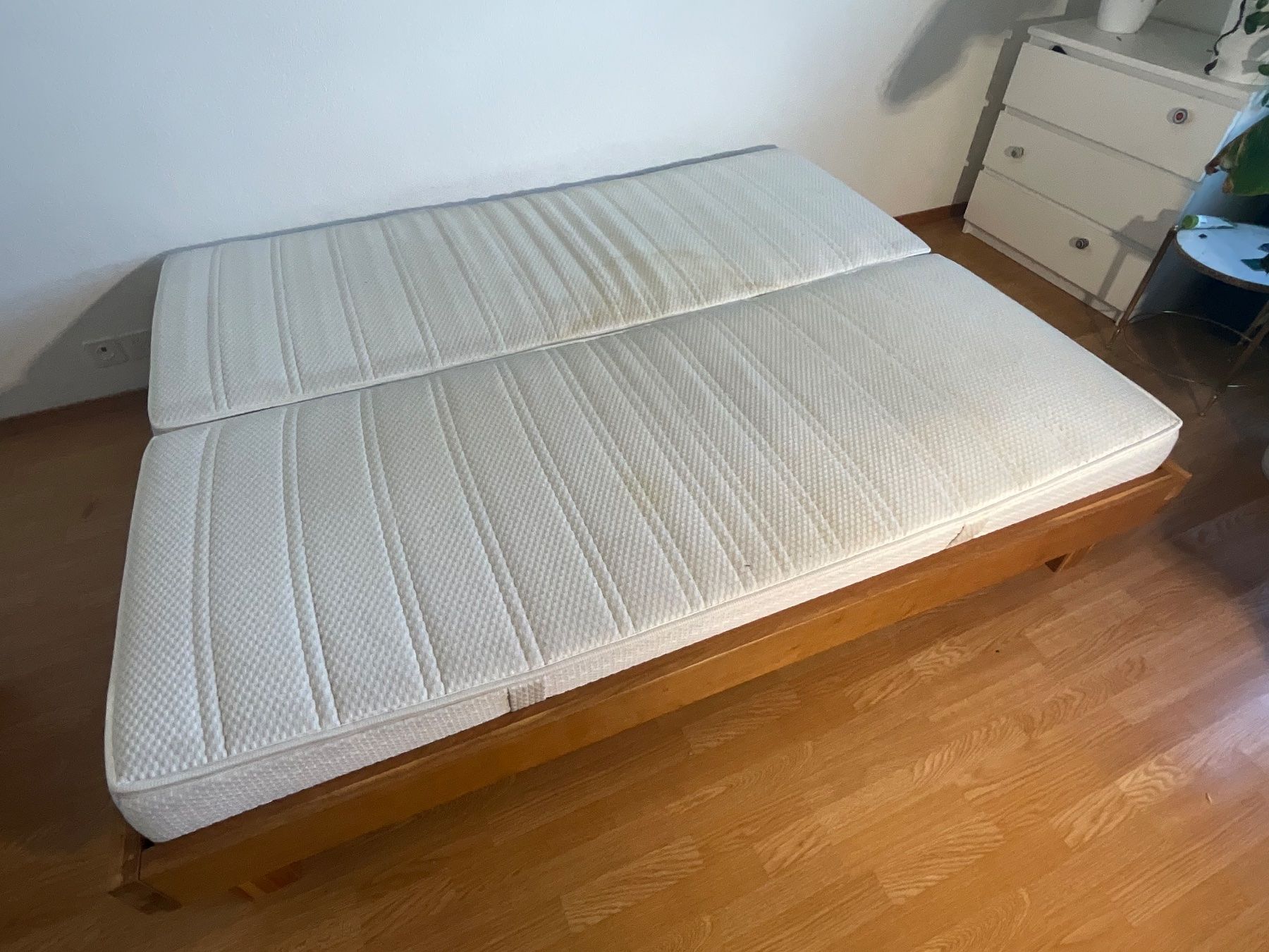 Betten: Edles Doppelbett aus Eiche, 160x200 – Gebraucht aus Bern von st.benji 2