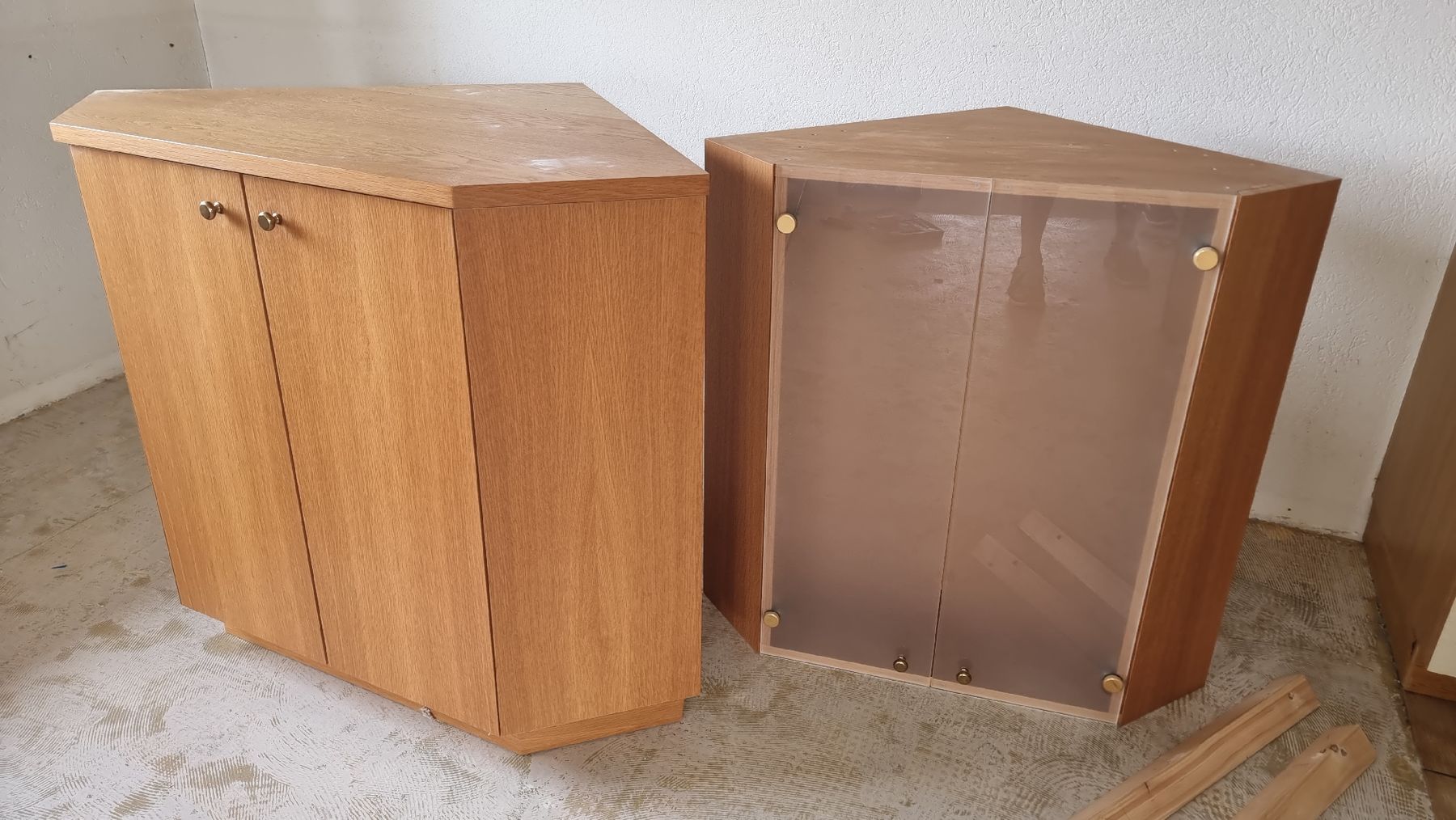 Armadi: Eckschrank mit Vitrinen – Usato da Veltheim AG venduto da Born73tanzen 4