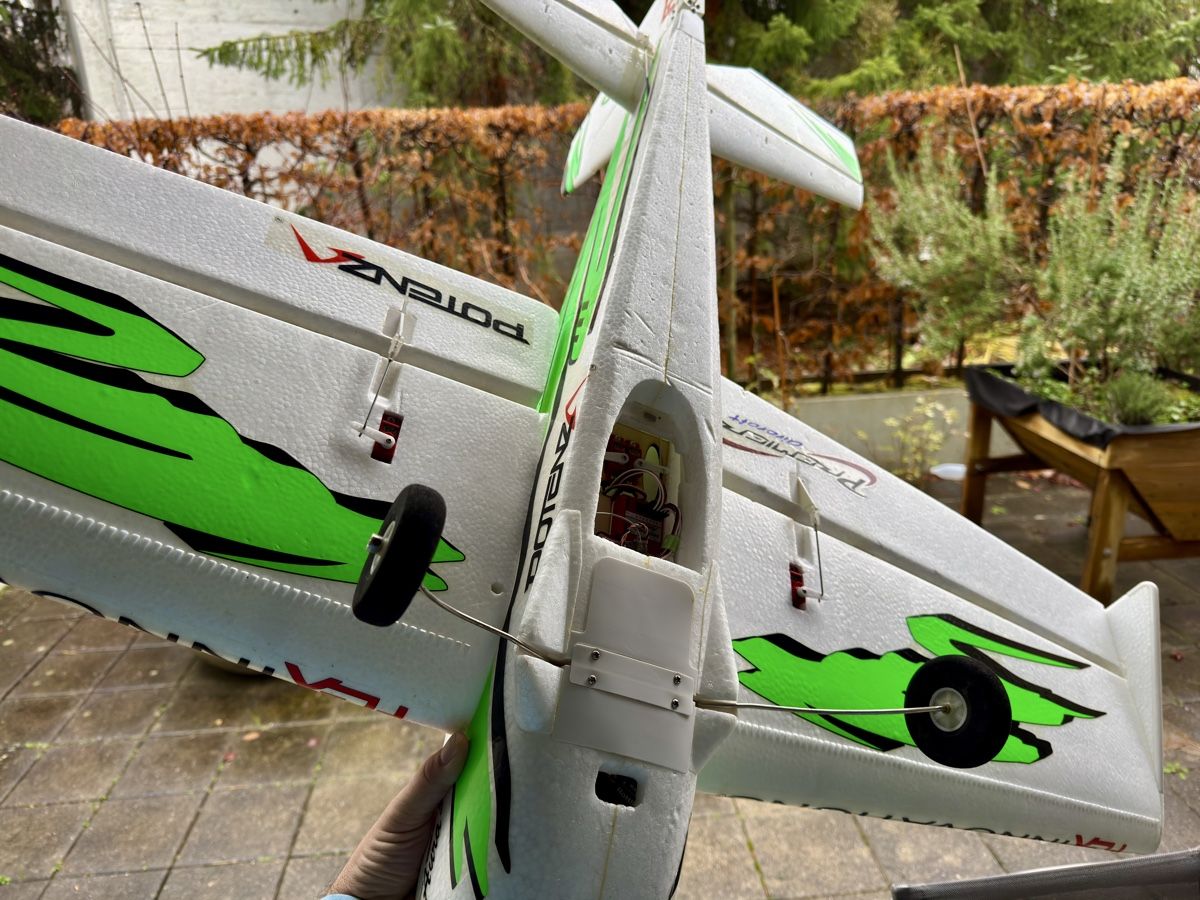 Modellismo RC: Extra 300G RC Airplane – Difettoso da Zollikerberg venduto da Humphry 4