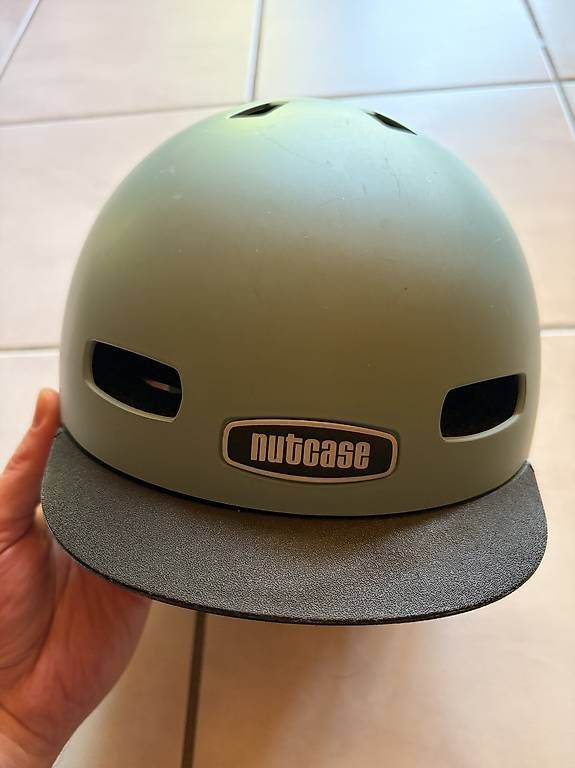 Caschi: Nutcase Fahrradhelm Herren – Usato da Lützelflüh-Goldbach venduto da Blink840
