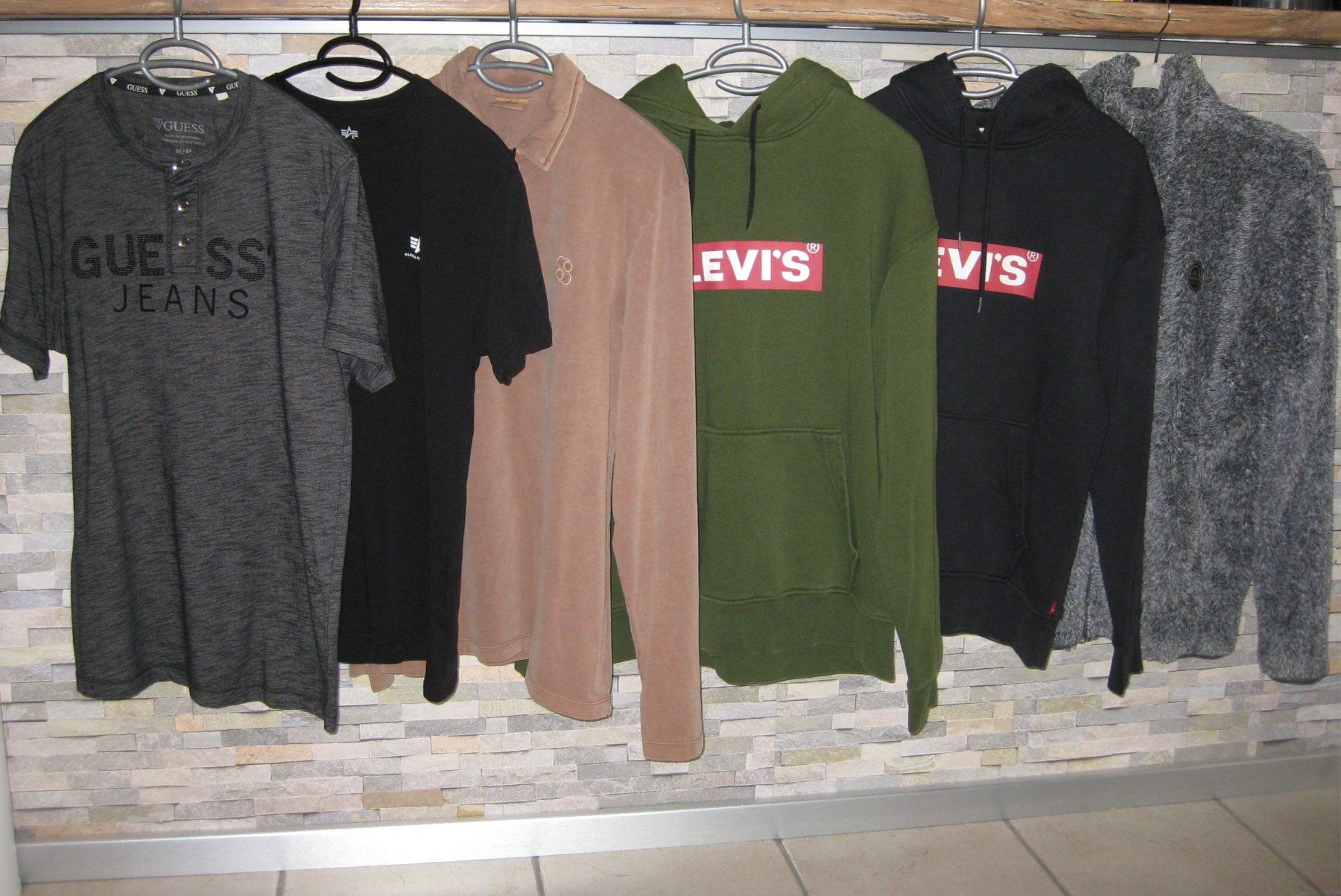 Levi's Kleiderpakete: Marken Oberteile-Set  Gr.S/M – Gebraucht aus Steinmaur von Daka36
