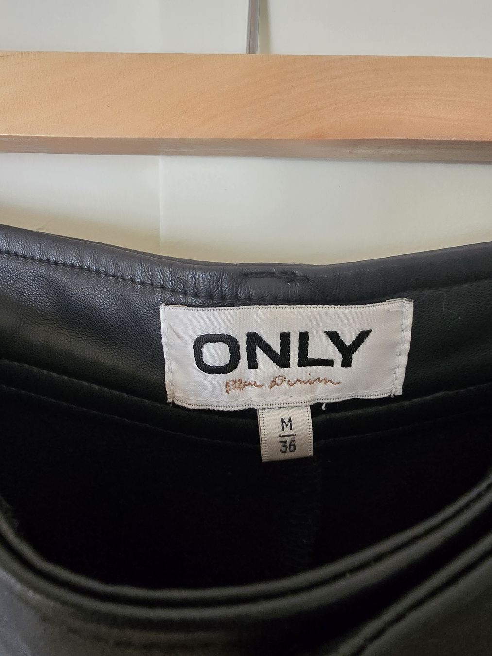 Only Pantaloni: Lederhosen Tall Only Gr. M – Usato da Thalwil venduto da Nikkita2 1