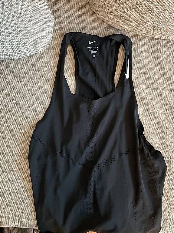 T-shirt: Nike Running Aeroswift Top Size L – Usato da Zürich venduto da von_sj9s