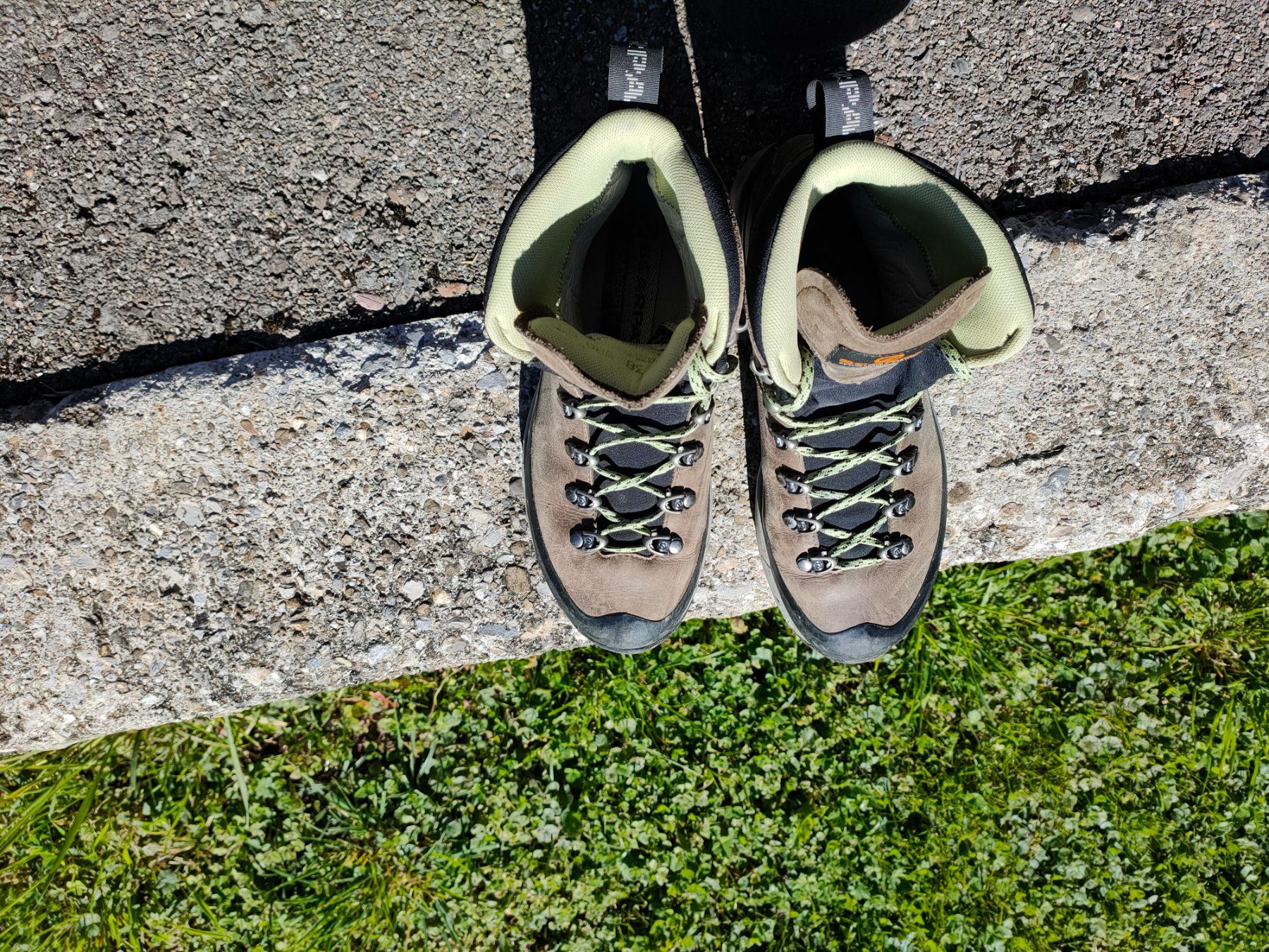 Scarpa Scarpe da donna: Scarpa Wanderschuhe Gr 38 – Usato da Les Moulins venduto da alicia017 1