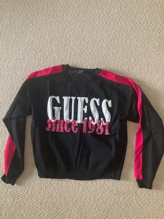 Guess. Pullover