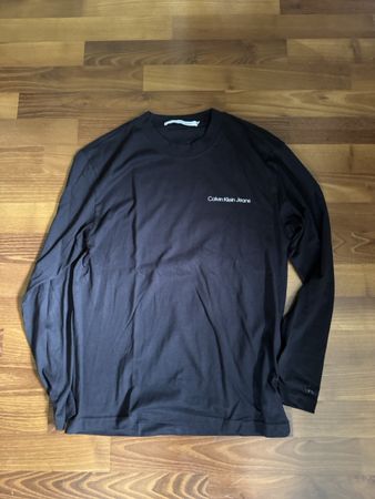 Calvin Klein Jeans Langarmshirt schwarz mit Logo hinten