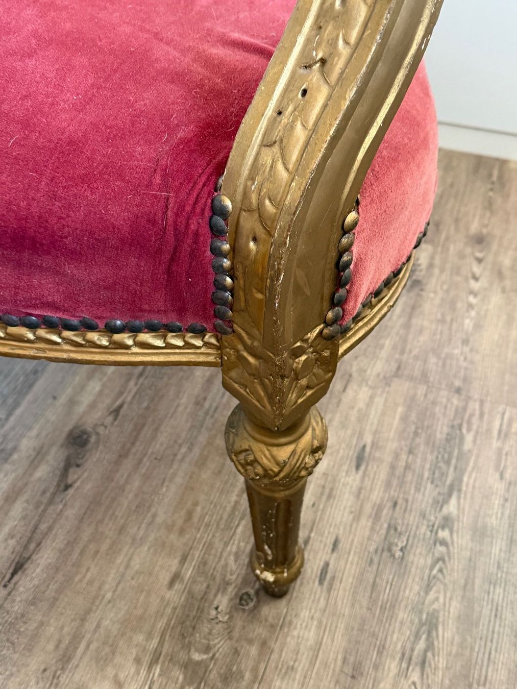 Fauteuils: Antiker Sessel mit rotem Samtbezug – D'occasion à Muttenz par flowers04 4