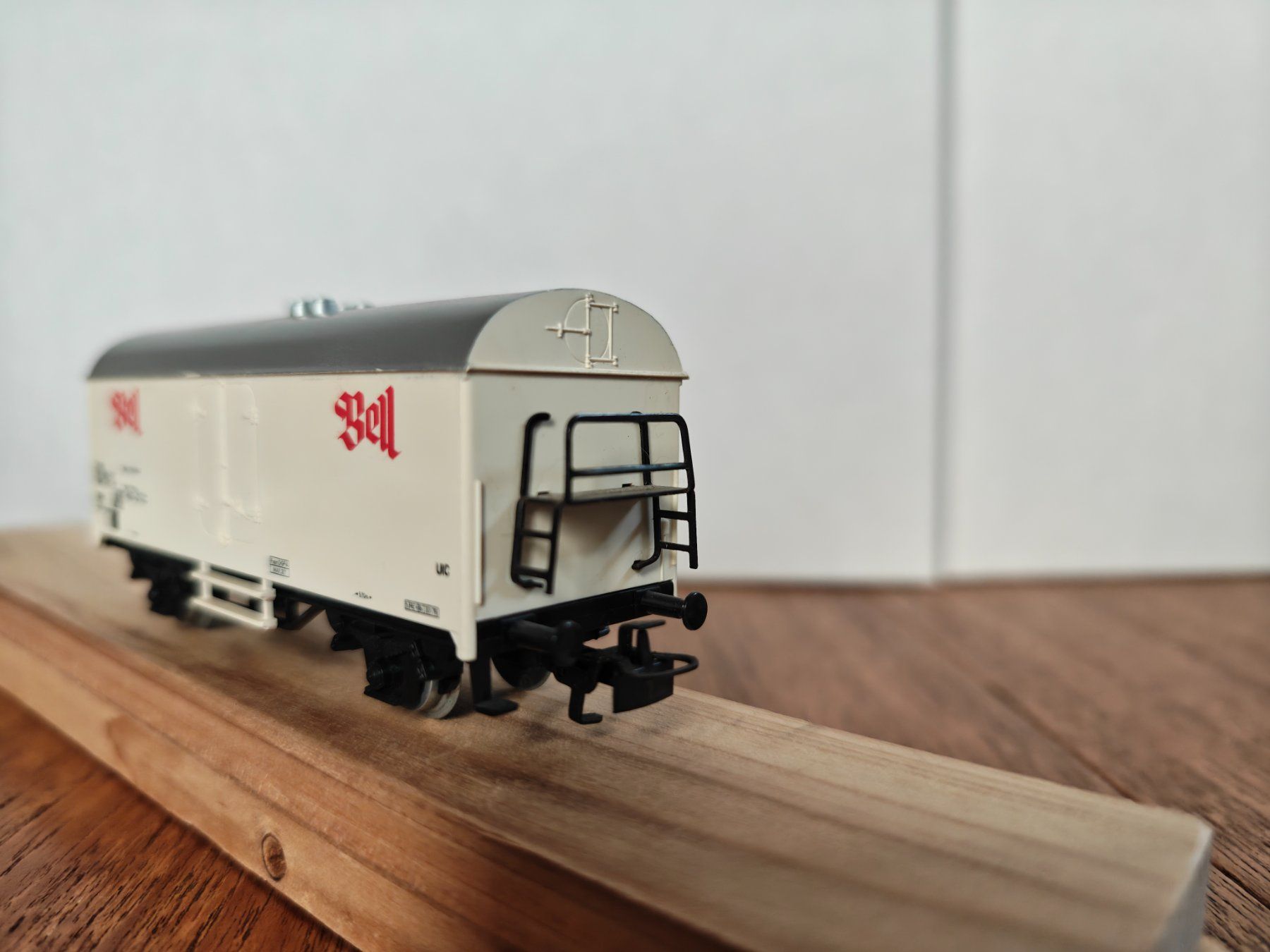 Märklin Modellini di ferrovie: Märklin H0 Kühlwagen Bell AC – Usato da Bern venduto da JGBahn 2