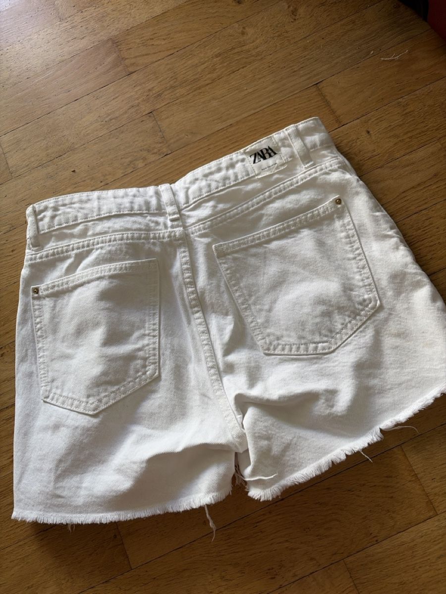 Zara Gonne: Jupe short blanche Zara Taille S  – Usato da Martigny venduto da O96 1