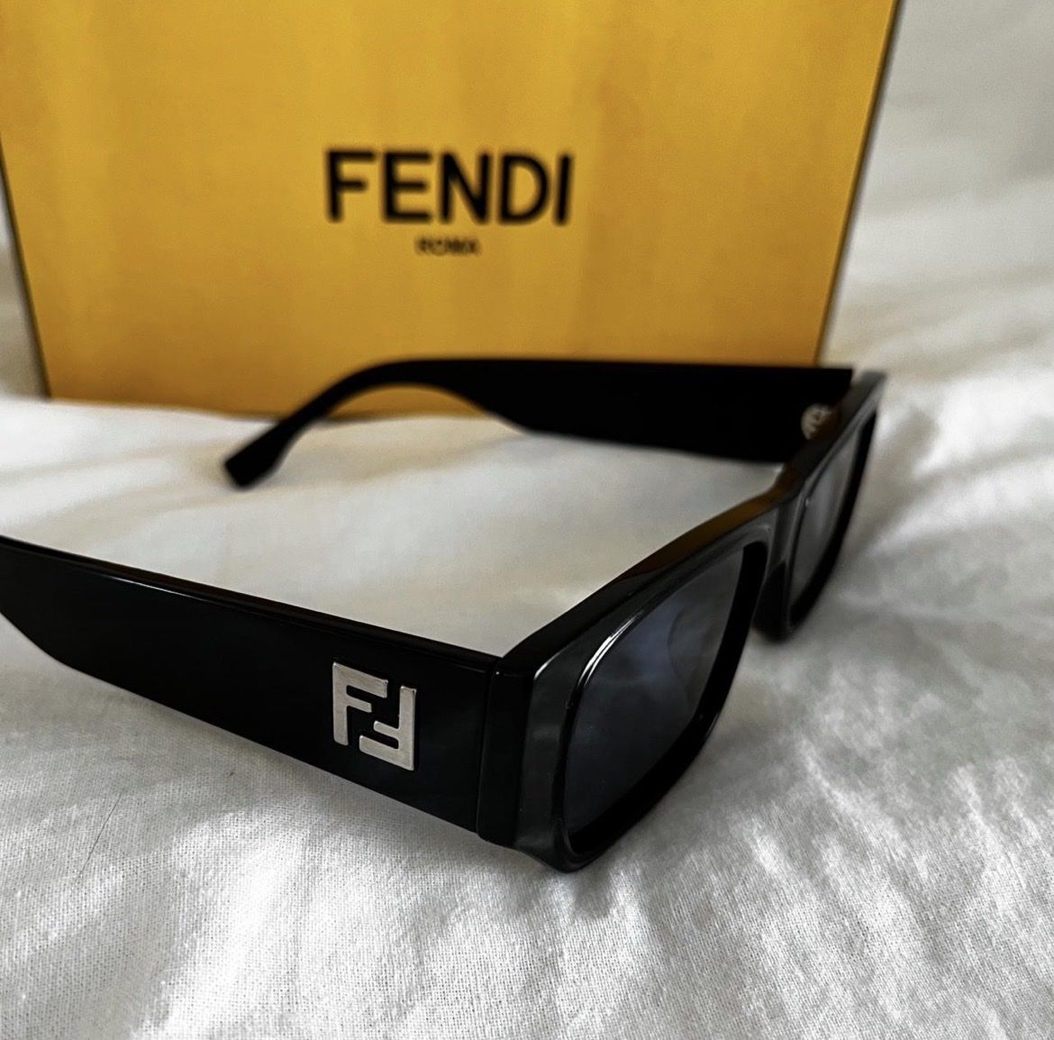 Fendi Occhiali & Lenti: Fendi squared sunglasses – Usato da Genève venduto da toandfrom 1
