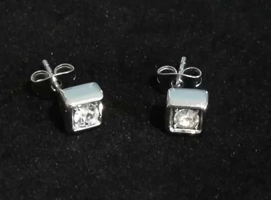Ohrringe & -stecker: neue Ohrstecker / Ohrring Magnetschmuck – Neu und originalverpackt aus Buttwil von jrisengel