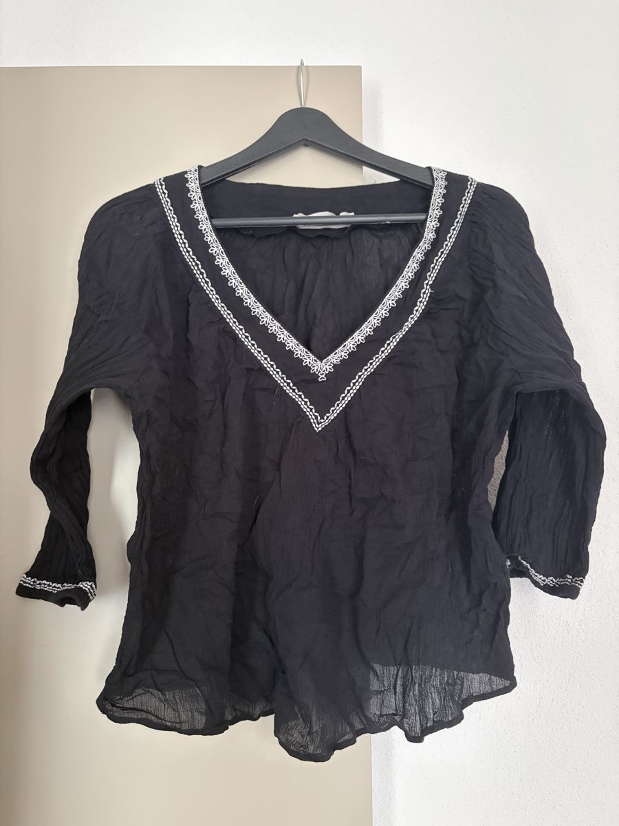 Primark Blusen: Primark Black Embroidered Blouse Size S Used – Neu (gemäss Beschreibung) aus Zürich von Mss_sen 1