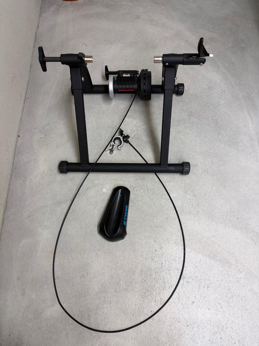 Hometrainer: B'Twin In Ride 100 bicycle trainer almost new condition – Gebraucht aus Horgen von Sashki99