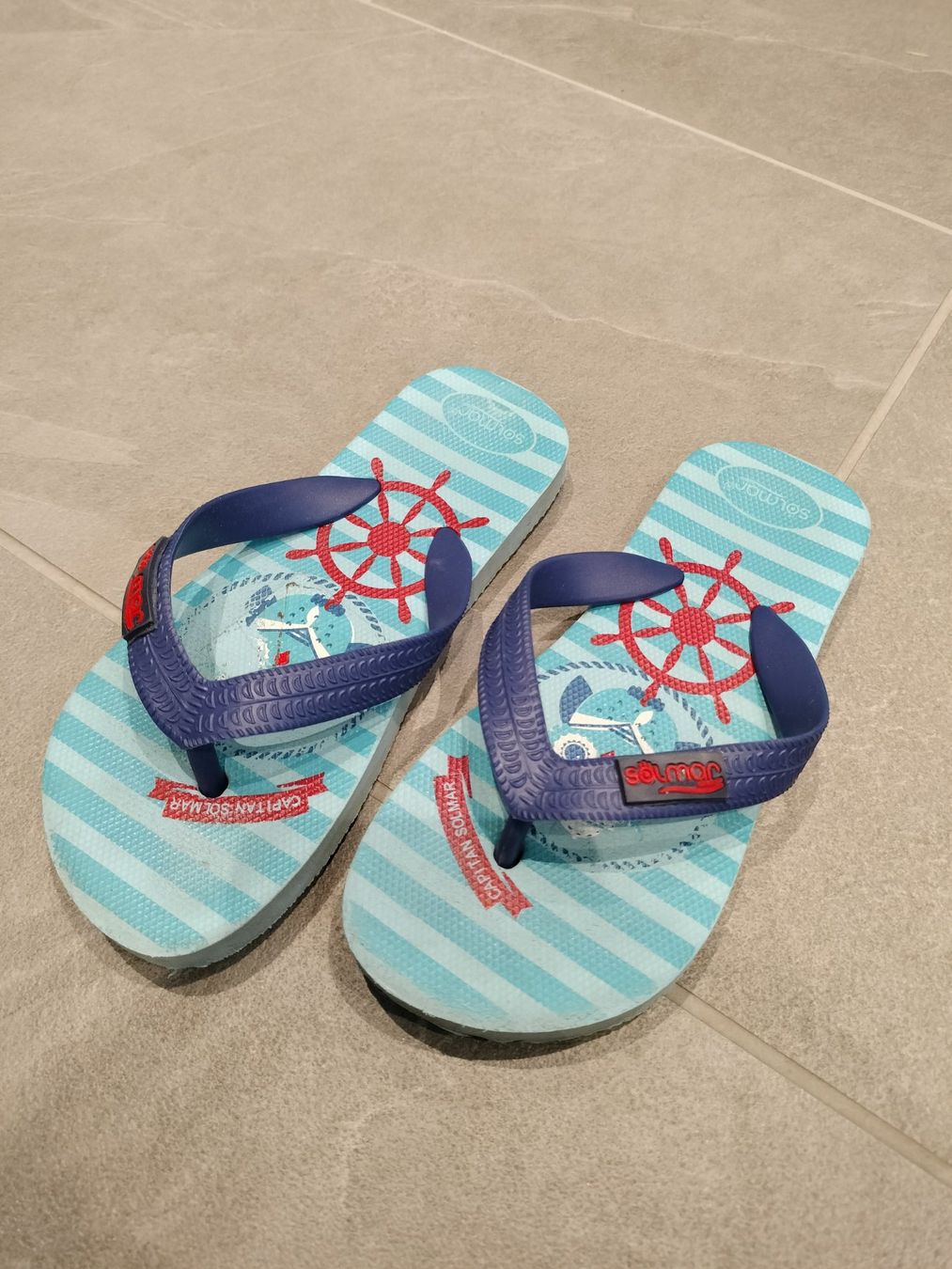 Scarpe per ragazzi: Kinder-Badelatschen Grösse 7 / Sohlenlänge 19cm – Usato da Neftenbach venduto da TheKringel