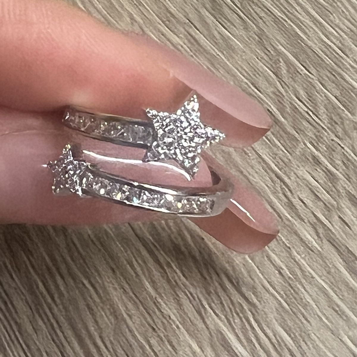 Anelli: Sparkling Star Ring, Adjustable Silver Tone Band, Gift! – Nuovo (secondo la descrizione) da St. Gallen venduto da LGMStore 1