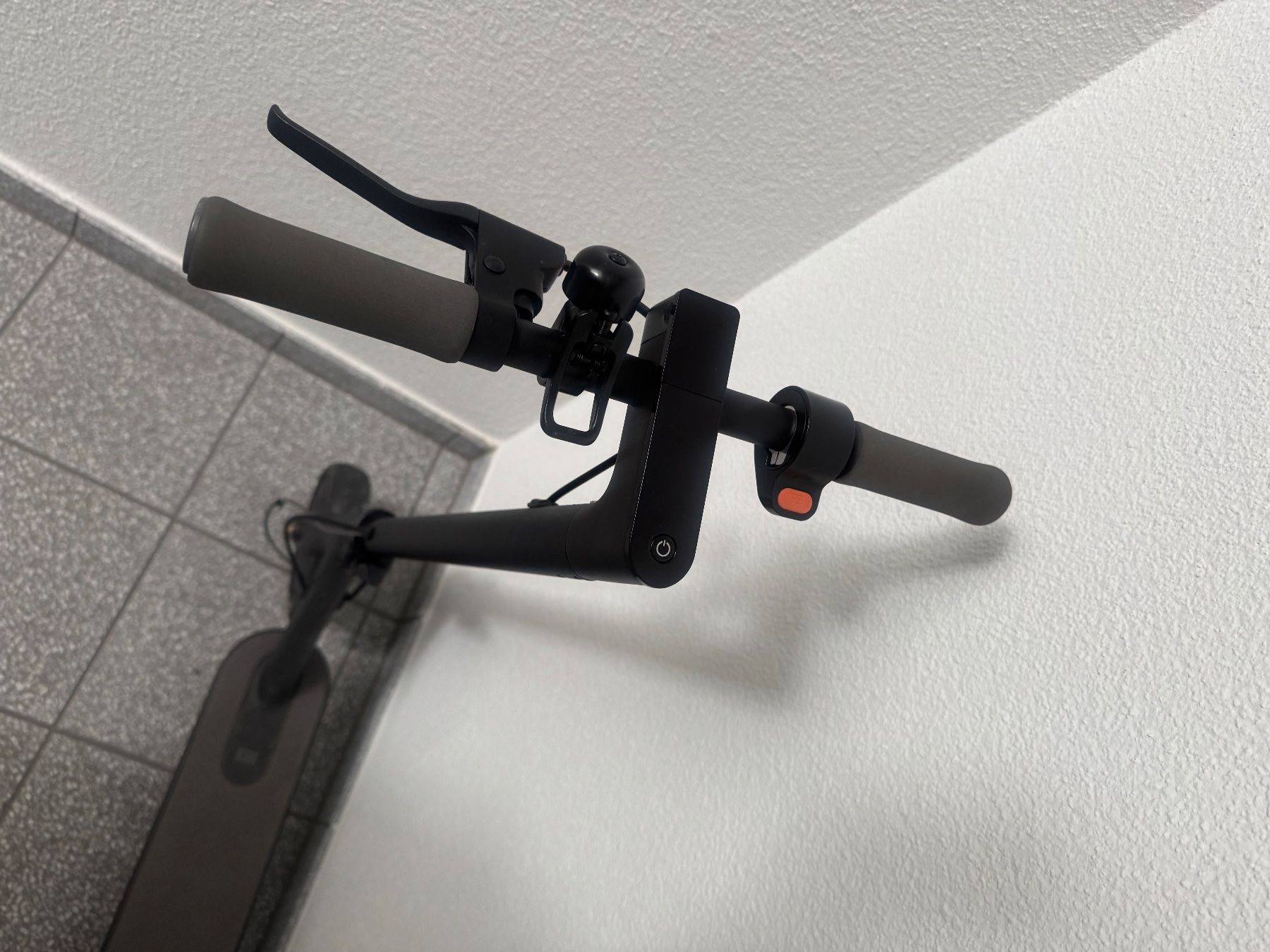 Scooter: xiaomi mi essential scooter – Usato da Hägglingen venduto da deb_zqb9 2